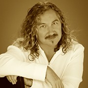 Игорь Николаев