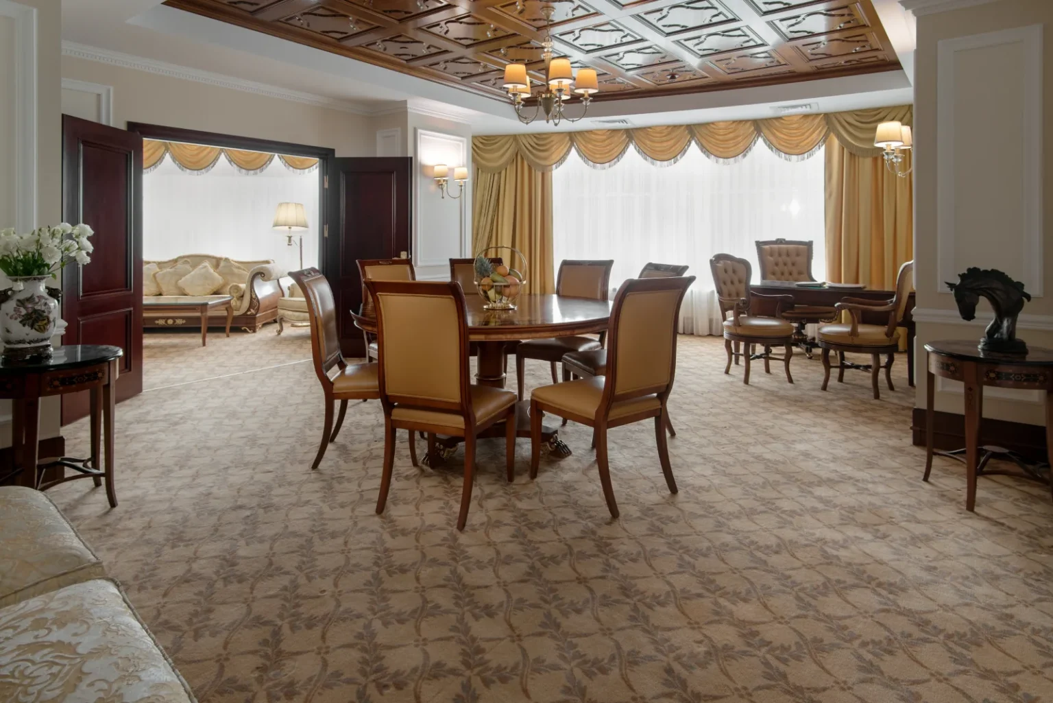 Фото 4 номера Ambassador Suite
