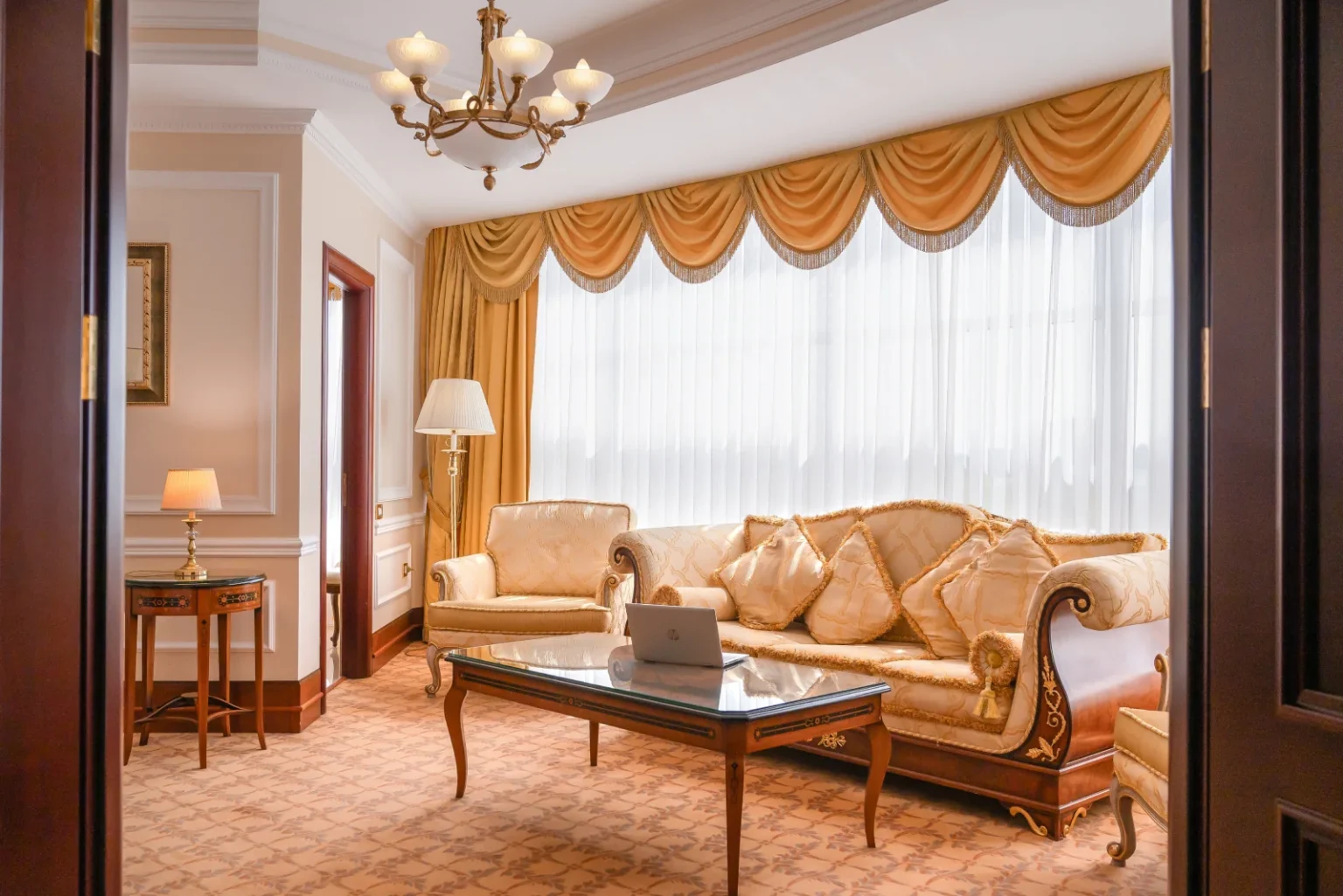 Фото 7 номера Ambassador Suite