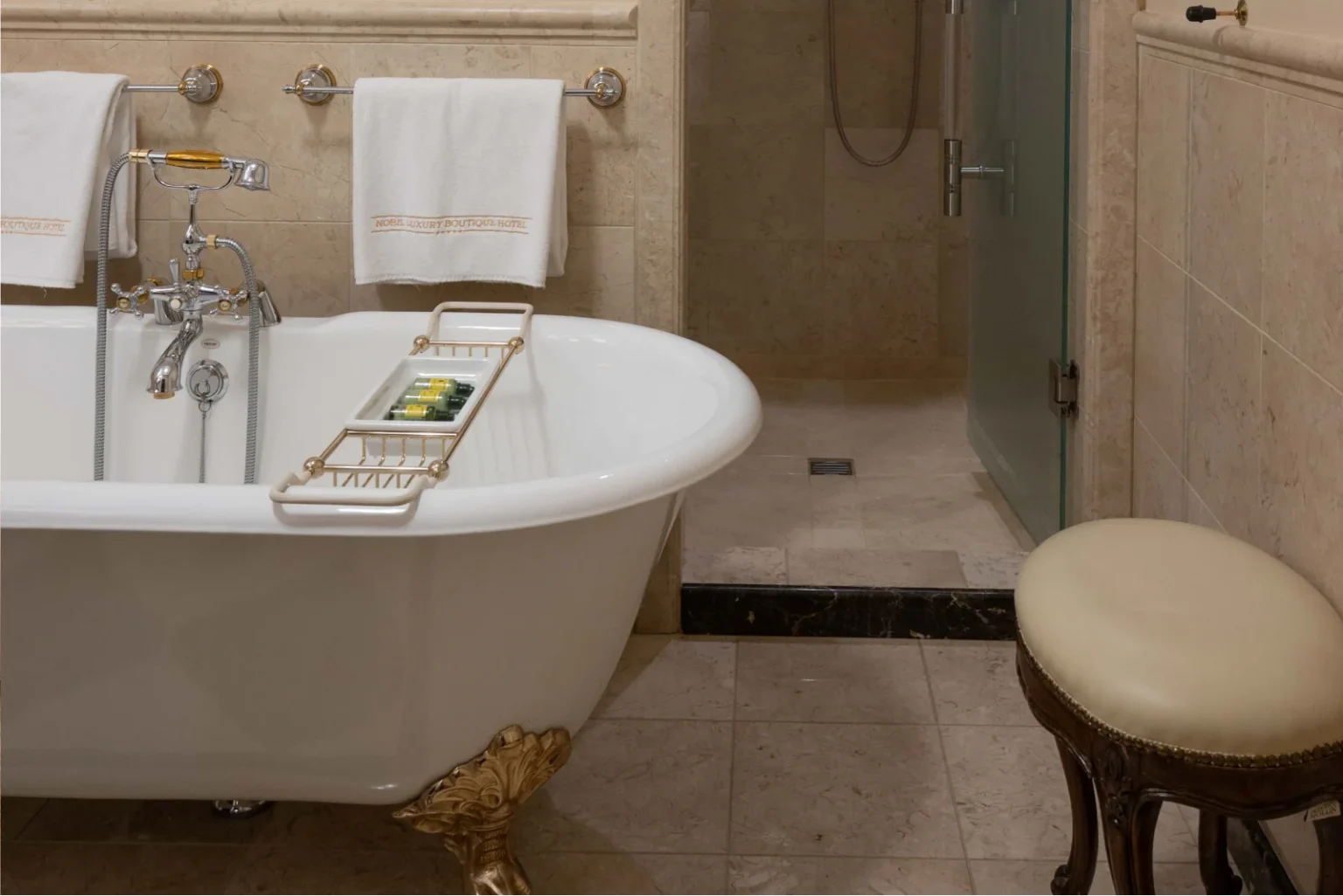 Фото 8 номера Ambassador Suite