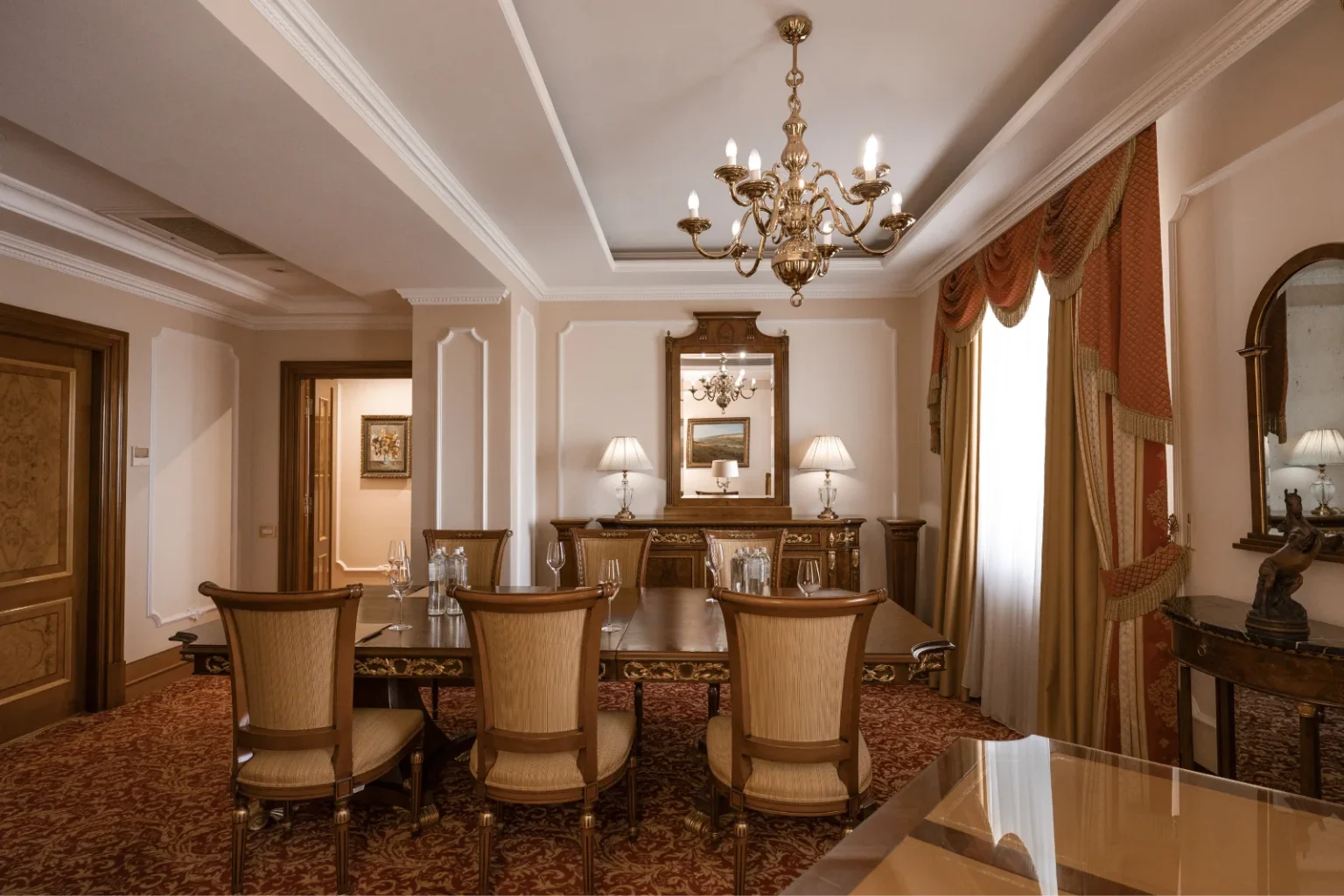 Фото 1 номера Executive Apartment