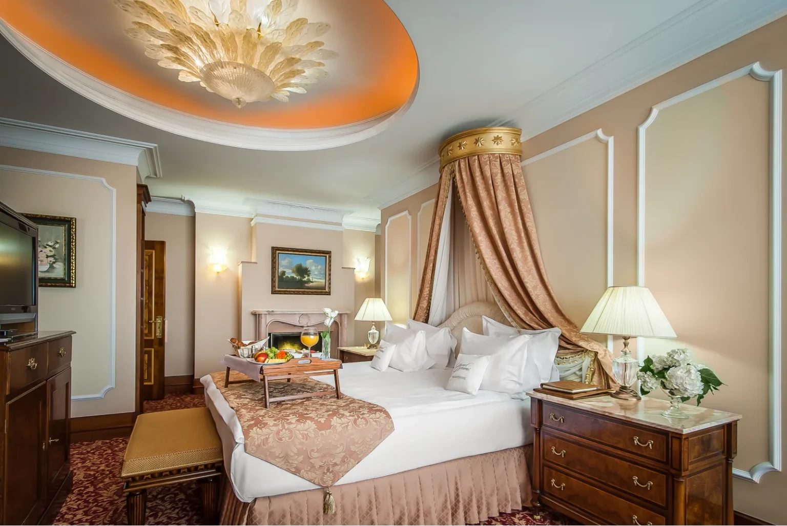 Фото 3 номера Honeymoon Room