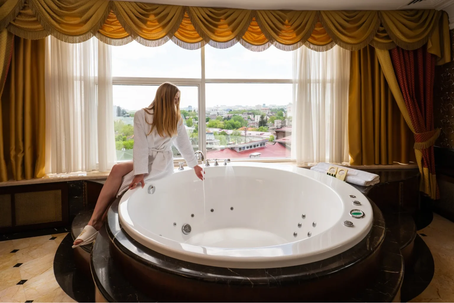 Фото 4 номера Honeymoon Room